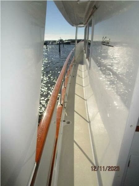 72' DeFever port side deck1