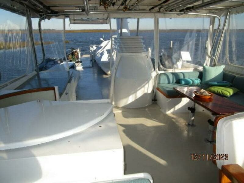 72' DeFever flybridge aft