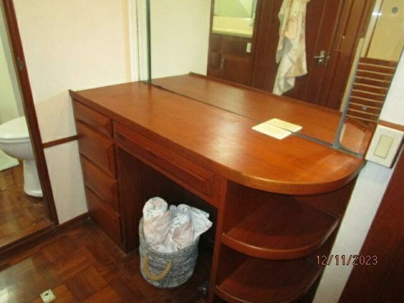 72' DeFever port forward guest stateroom desk