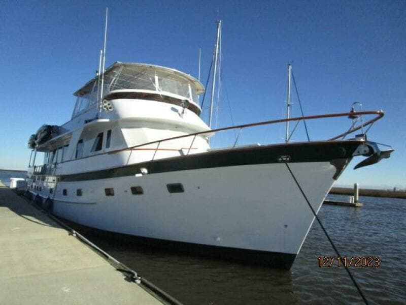 72' DeFever starboard forward profile