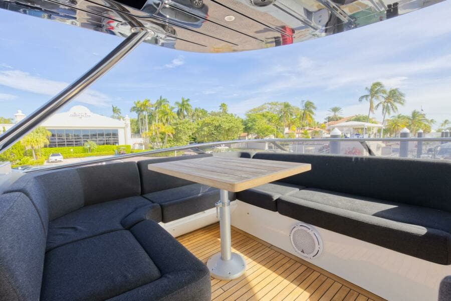 2018 Sunseeker 86 Yacht