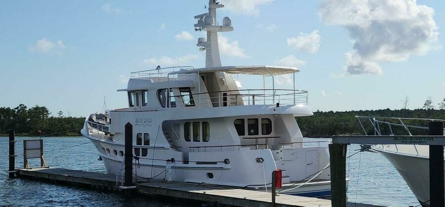 2006 Farmont 70 Expedition Yacht