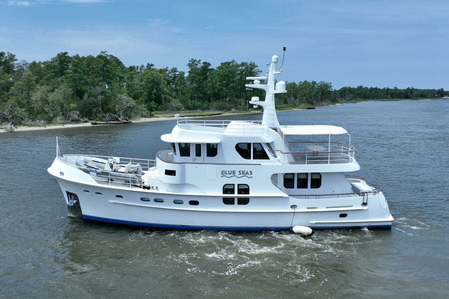 2006 Farmont 70 Expedition Yacht