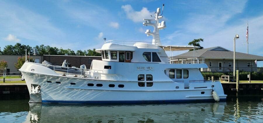 2006 Farmont 70 Expedition Yacht