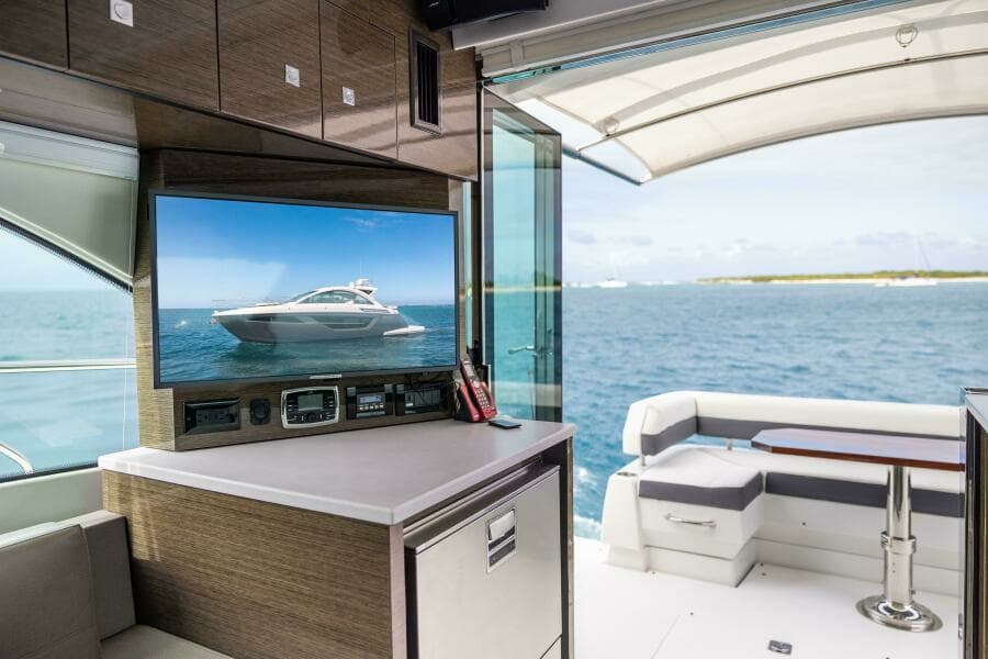 2019 Cruisers Yachts 50 Cantius
