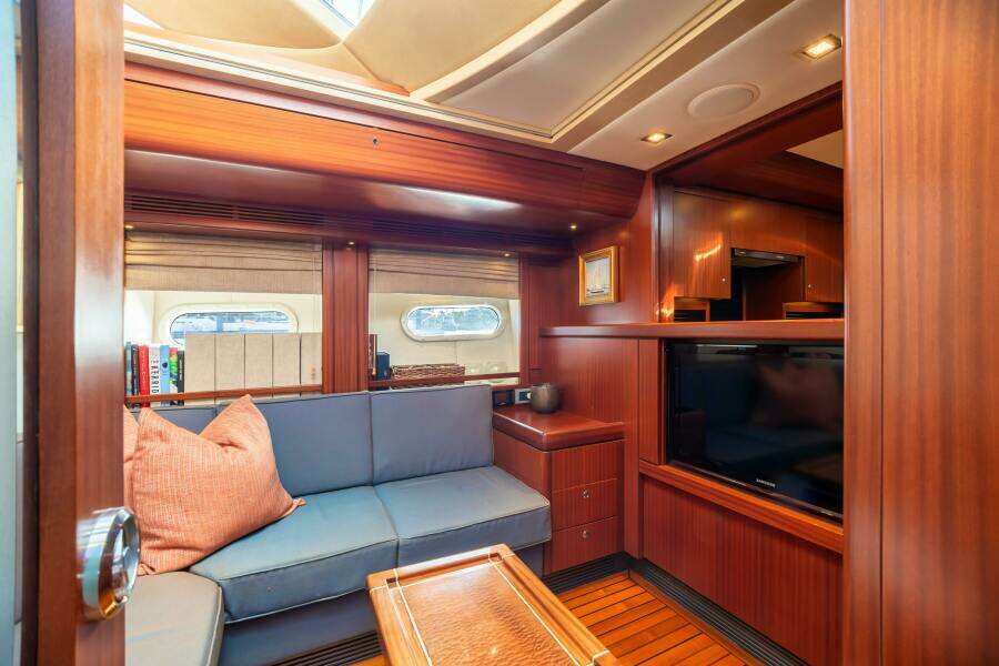 2011 Alia Yachts Warwick 82 LK