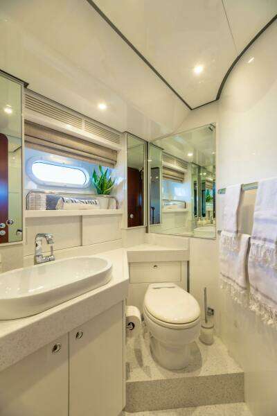 2011 Alia Yachts Warwick 82 LK