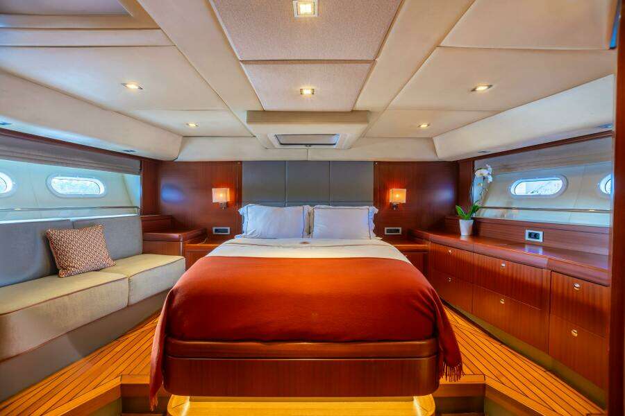 2011 Alia Yachts Warwick 82 LK
