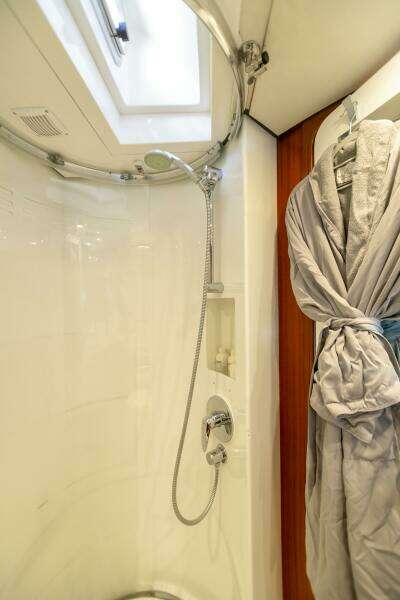 2011 Alia Yachts Warwick 82 LK