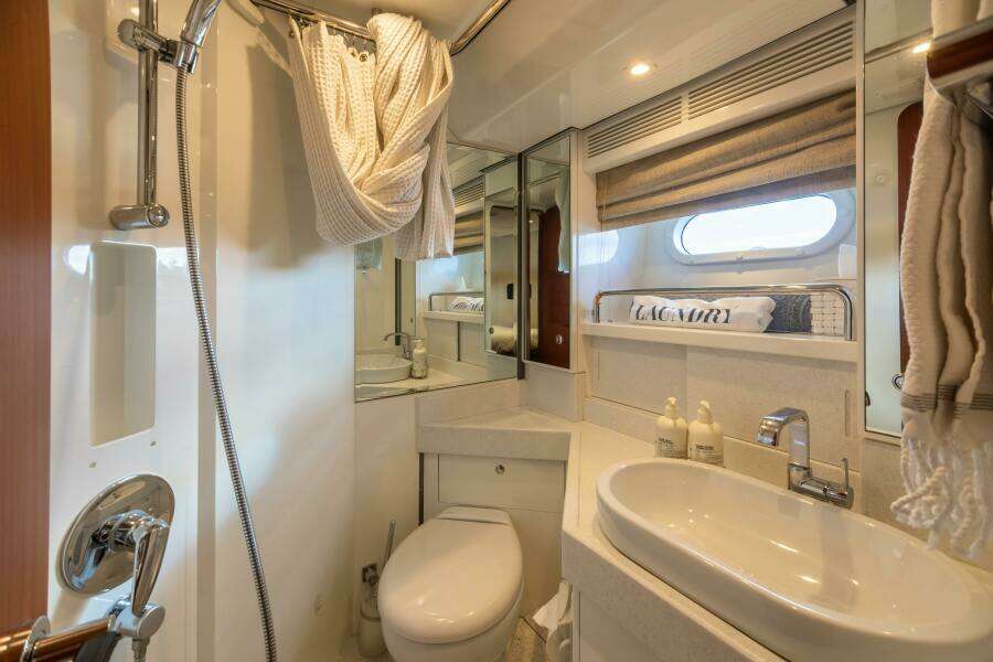 2011 Alia Yachts Warwick 82 LK