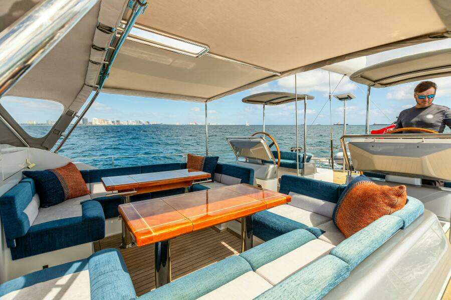 2011 Alia Yachts Warwick 82 LK