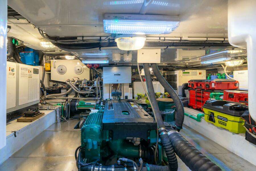 2011 Alia Yachts Warwick 82 LK