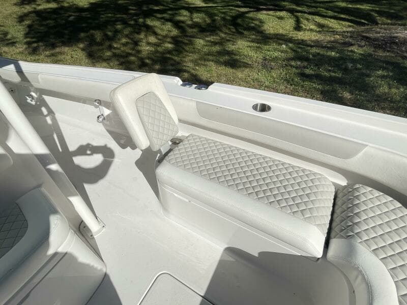 2022 Caymas 28 HB Twin