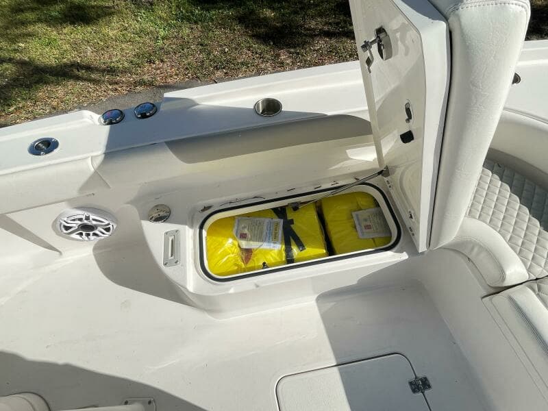2022 Caymas 28 HB Twin