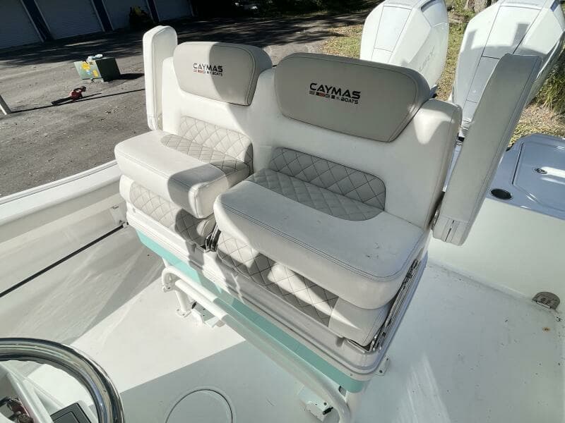 2022 Caymas 28 HB Twin