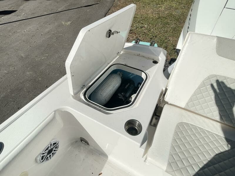 2022 Caymas 28 HB Twin