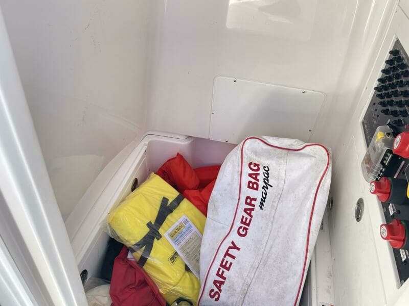 2022 Caymas 28 HB Twin