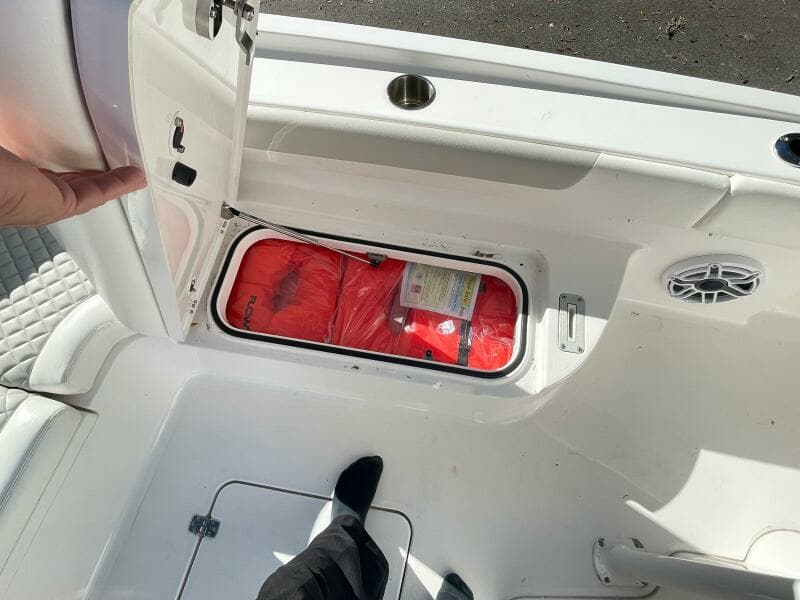 2022 Caymas 28 HB Twin