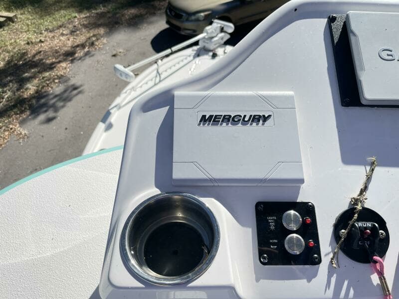 2022 Caymas 28 HB Twin