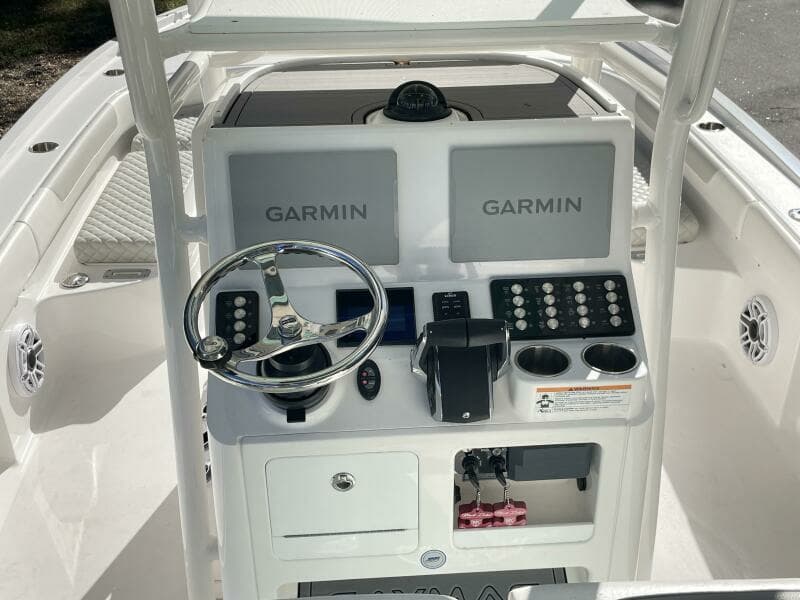 2022 Caymas 28 HB Twin