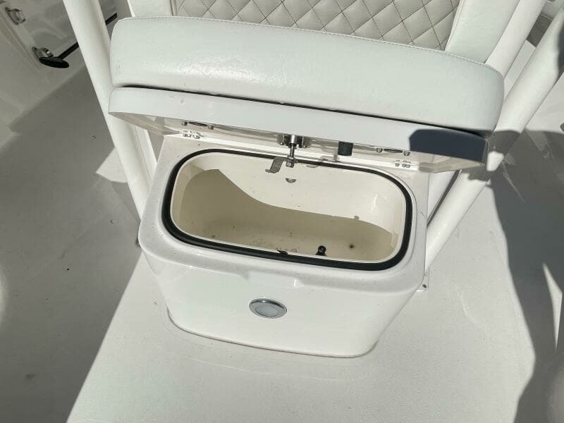 2022 Caymas 28 HB Twin