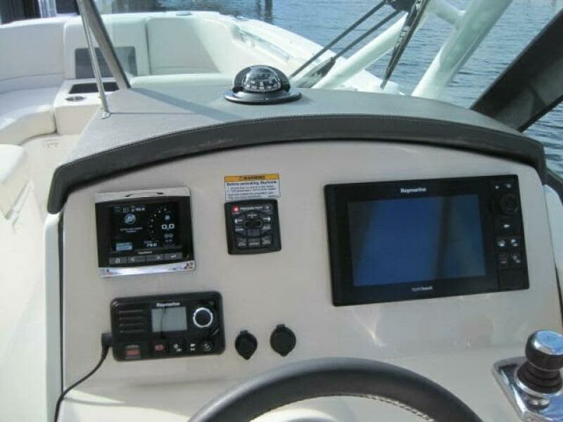 2016 Boston Whaler 270 Vantage