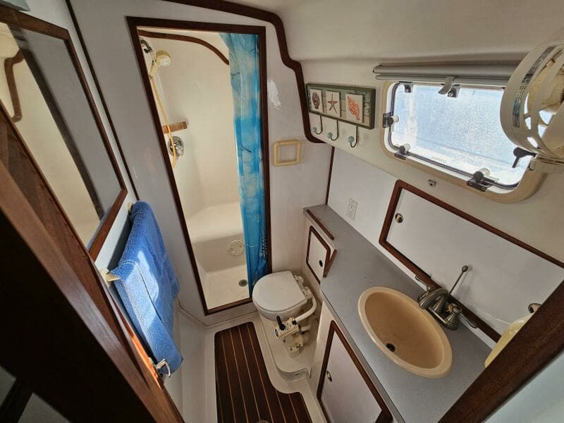 1992 Endeavour Catamaran 30