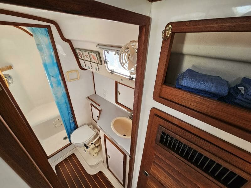 1992 Endeavour Catamaran 30
