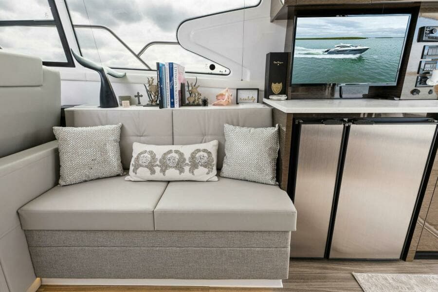 2020 46 Cruisers Cantius - Sweet Caroline - Aft Seating