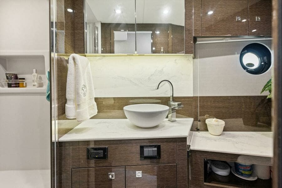 2020 46 Cruisers Cantius - Sweet Caroline - Master Head & Shower