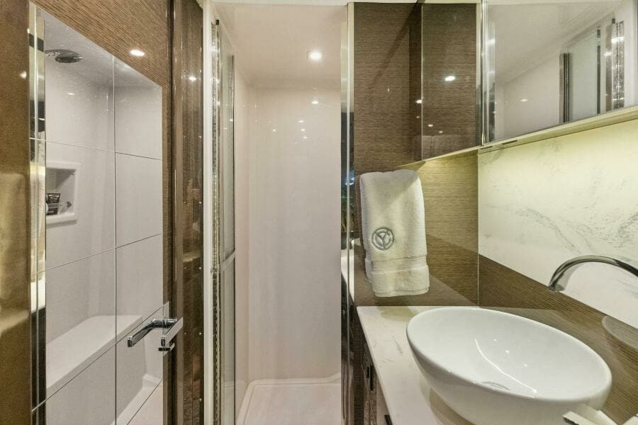 2020 46 Cruisers Cantius - Sweet Caroline - VIP Head & Shower