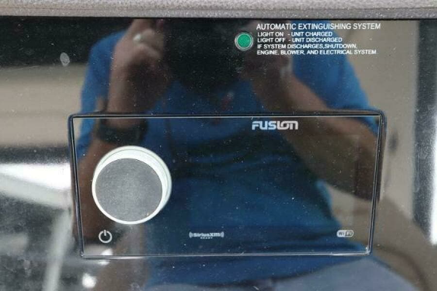 2019 Sea Ray 320 Sundancer