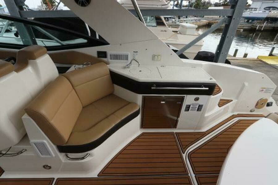 2019 Sea Ray 320 Sundancer