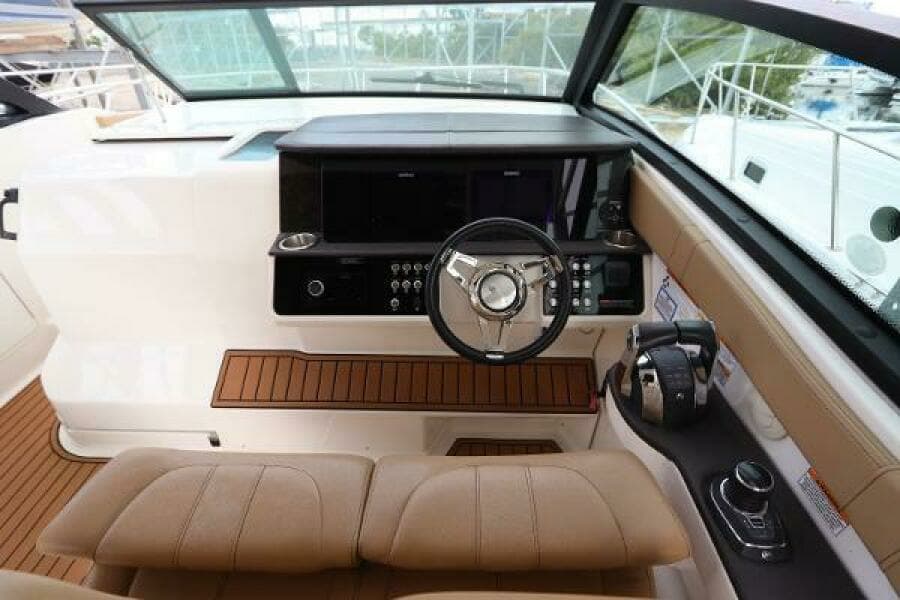 2019 Sea Ray 320 Sundancer