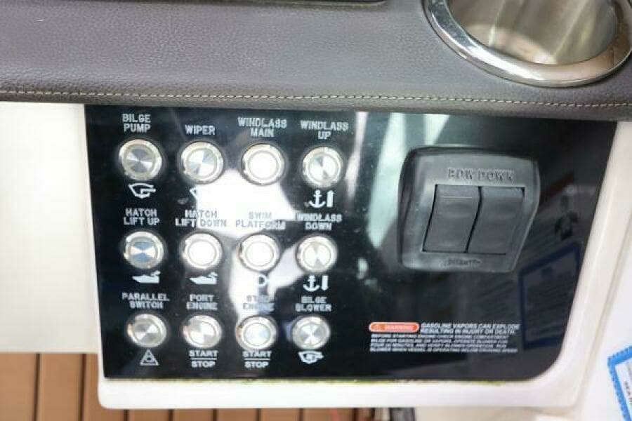 2019 Sea Ray 320 Sundancer