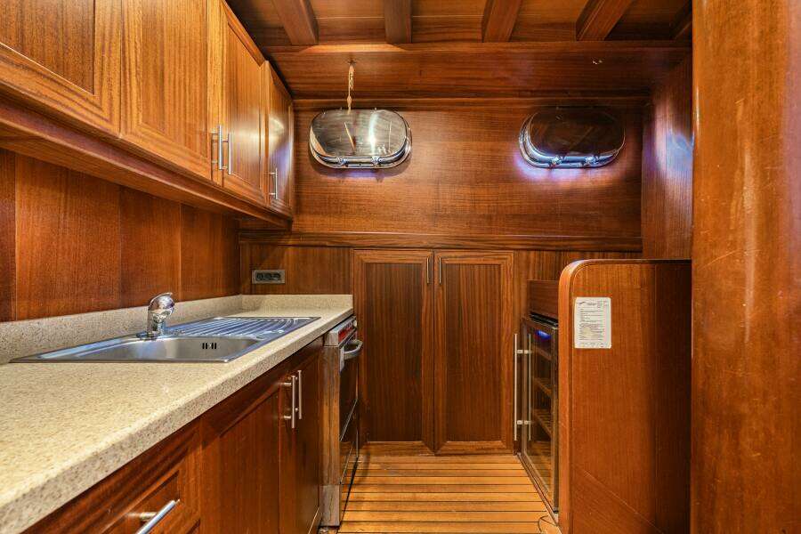 2013 East Yachting Custom