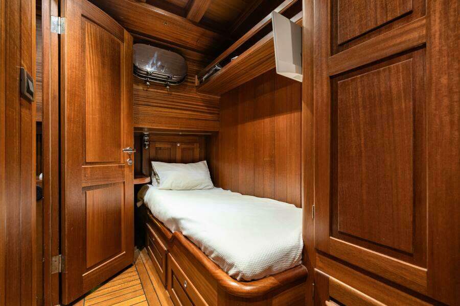 2013 East Yachting Custom