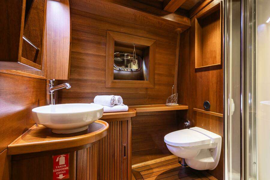 2013 East Yachting Custom