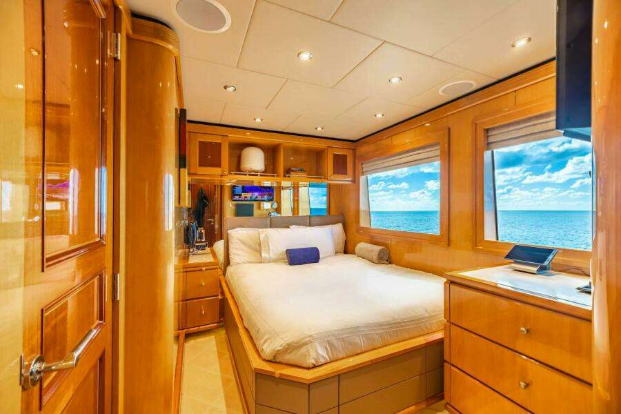 2011 Trinity Yachts Trinity 164