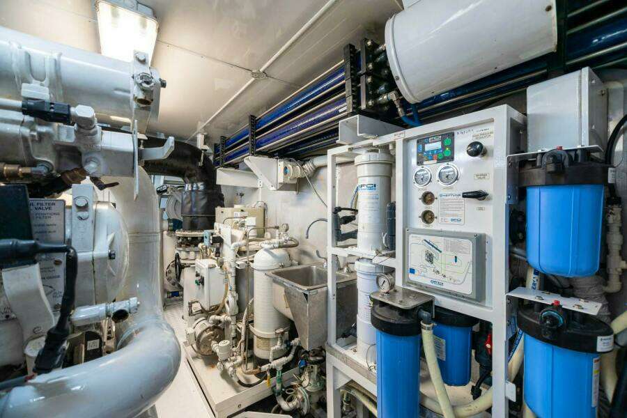 2011 Trinity Yachts Trinity 164