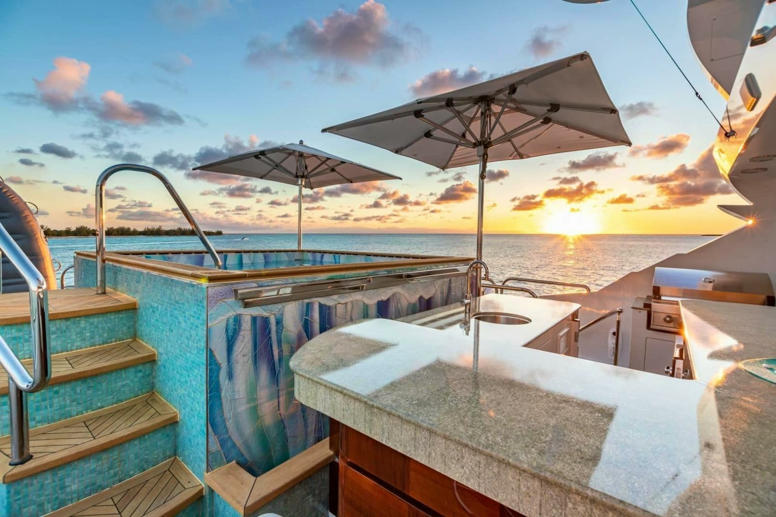 2011 Trinity Yachts Trinity 164