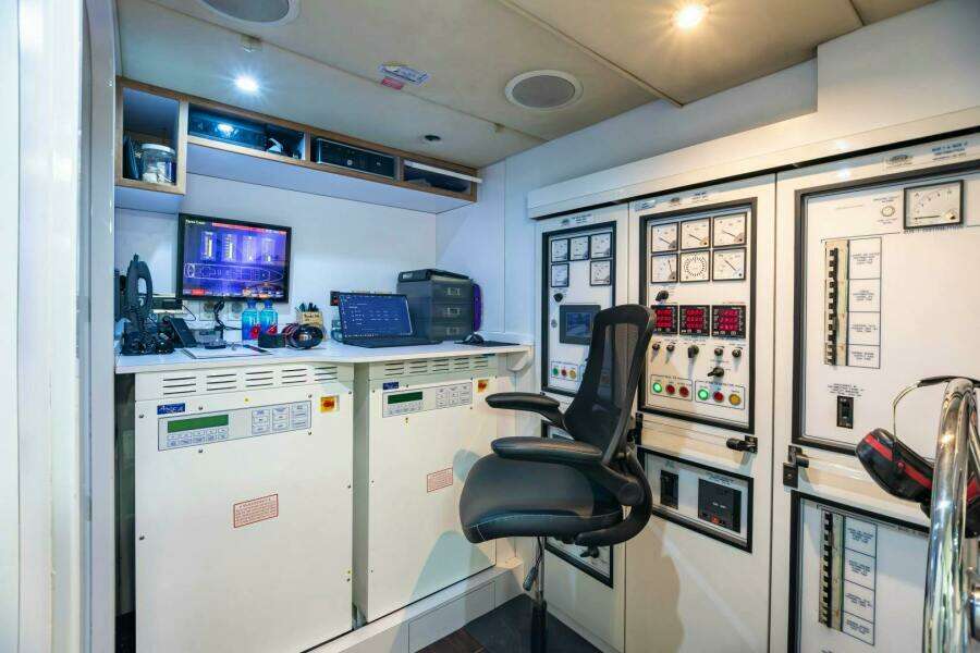 2011 Trinity Yachts Trinity 164