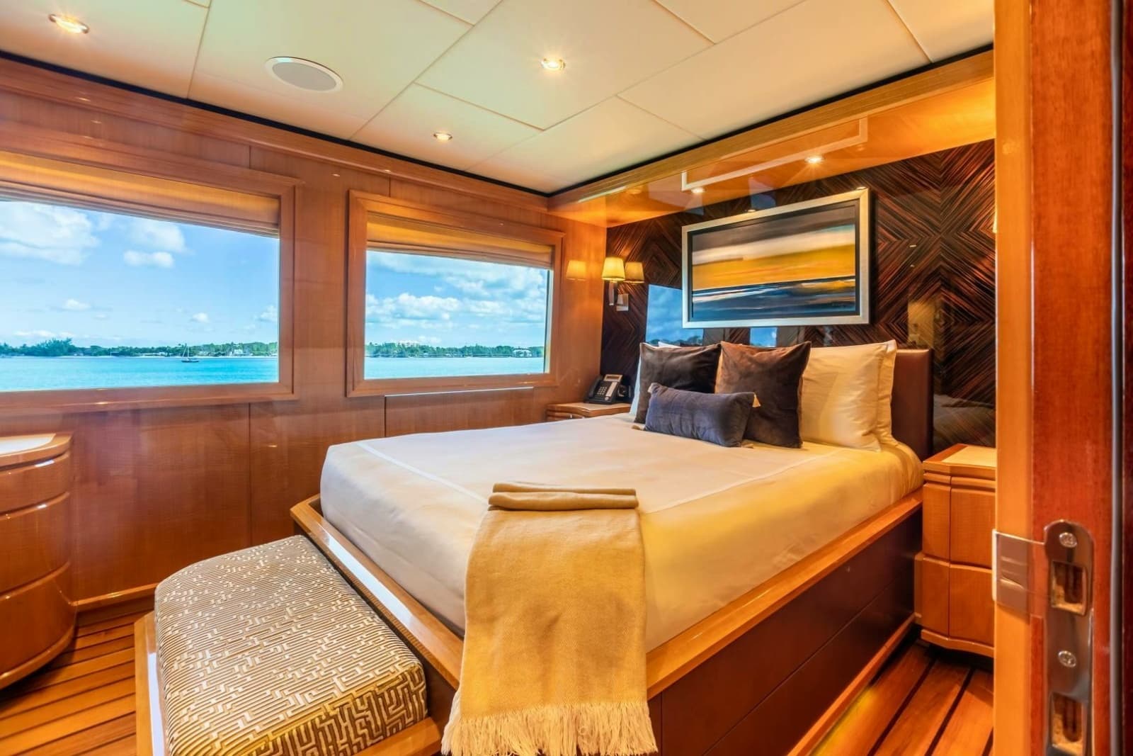 2011 Trinity Yachts Trinity 164