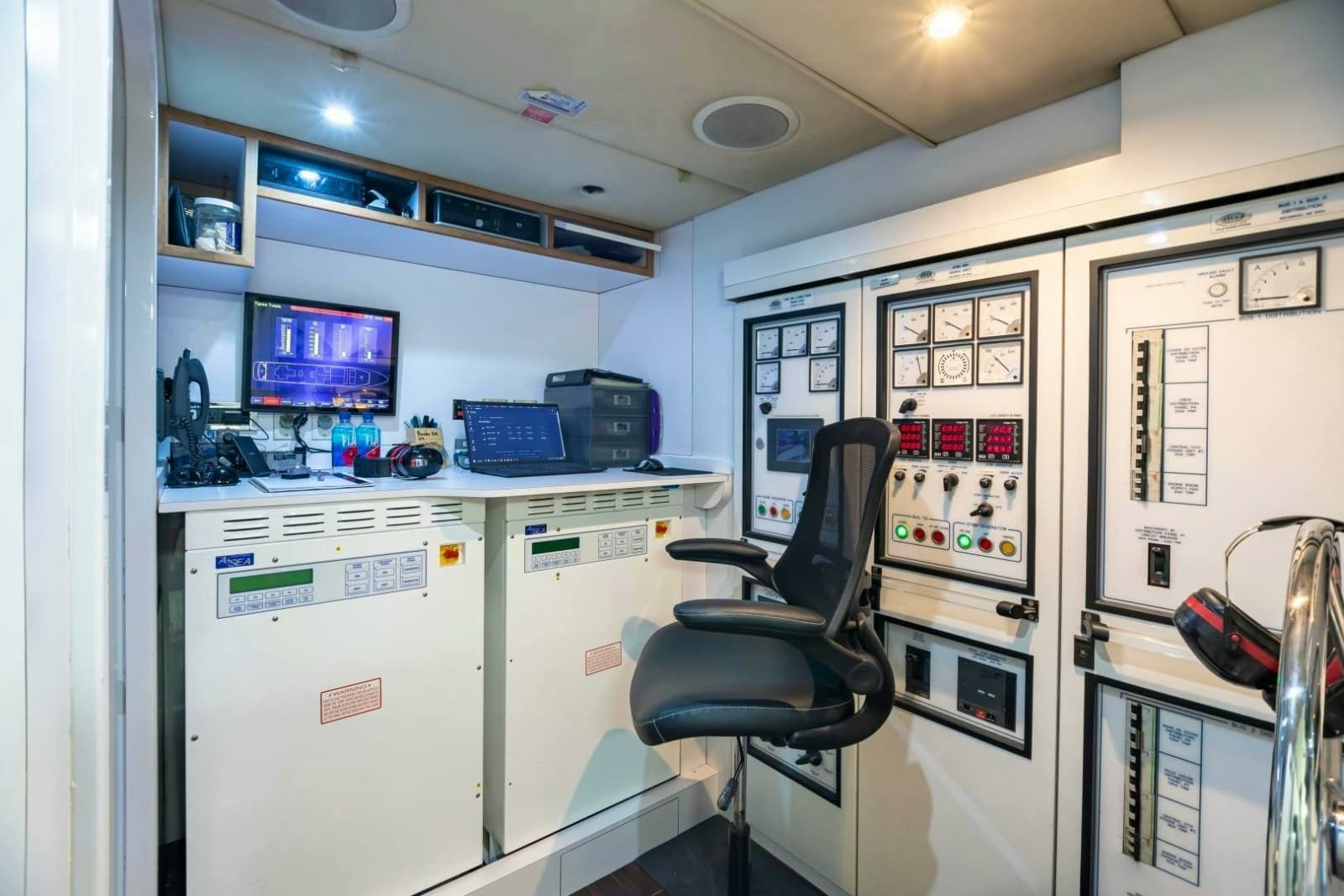 2011 Trinity Yachts Trinity 164