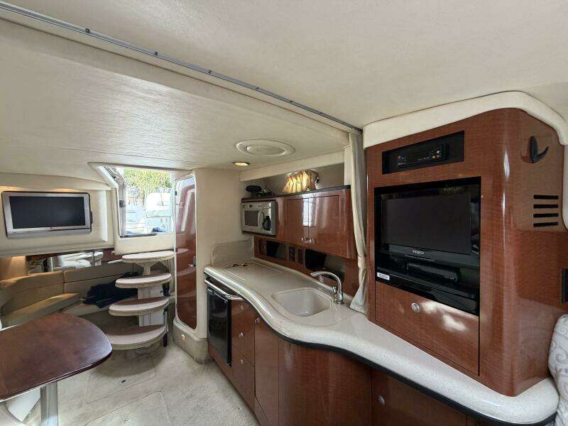 2005 Sea Ray 320 Sundancer