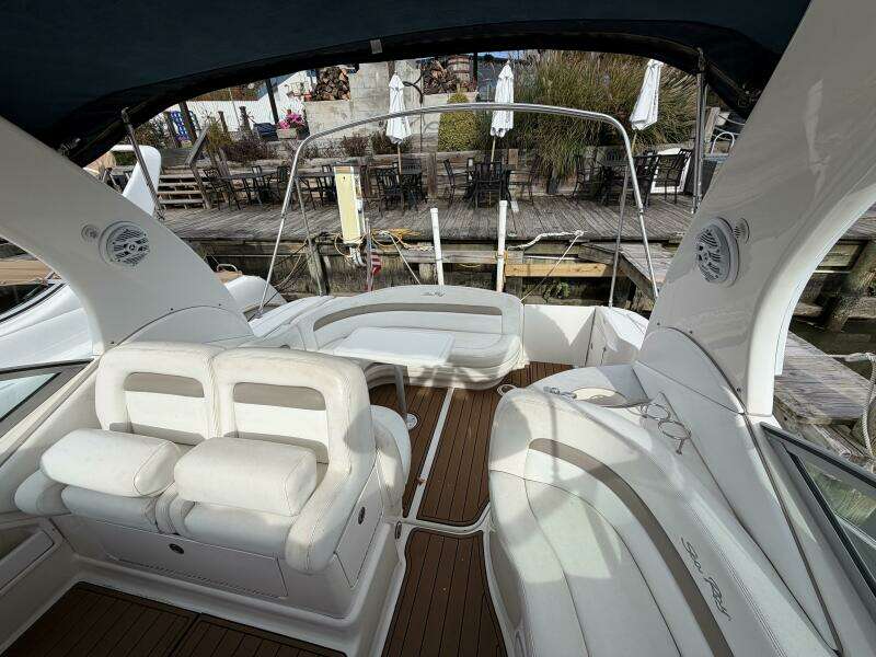 2005 Sea Ray 320 Sundancer