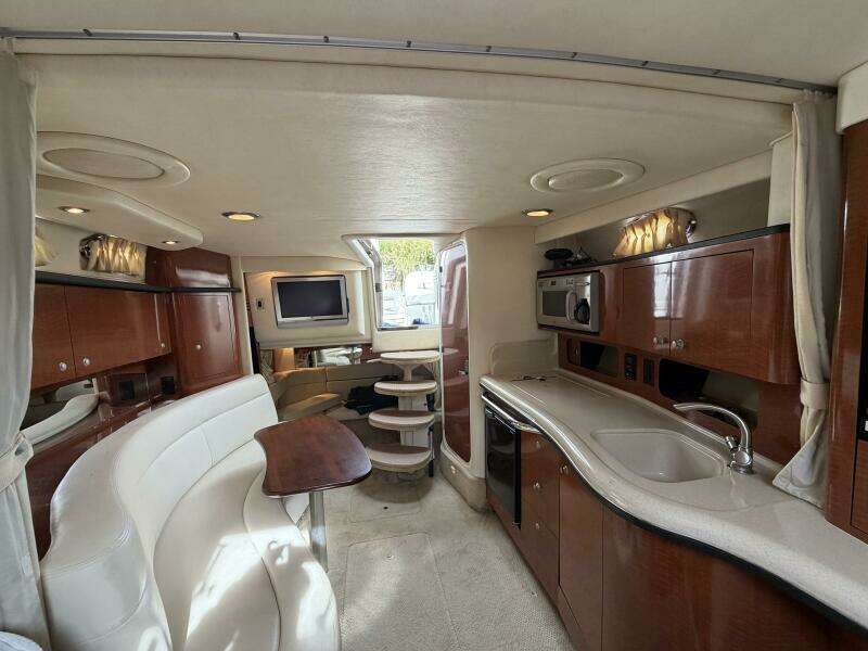 2005 Sea Ray 320 Sundancer