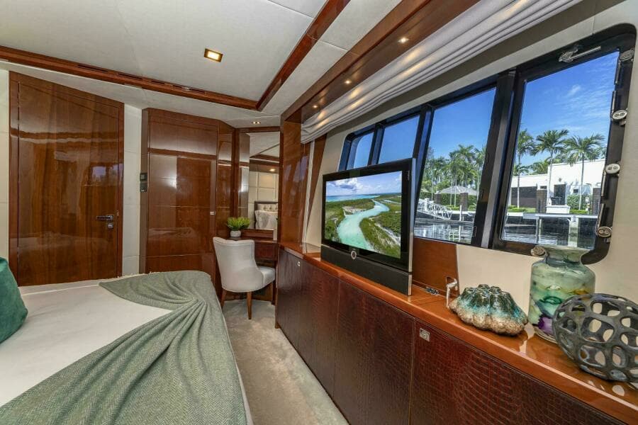 2012 Princess 104 - VIP statroom