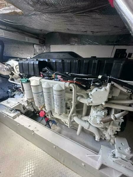 2011 Cruisers Yachts 560 Express