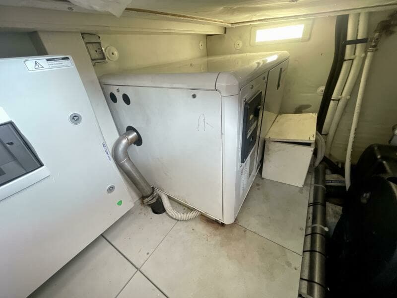 2017 Chris-Craft Commander 42